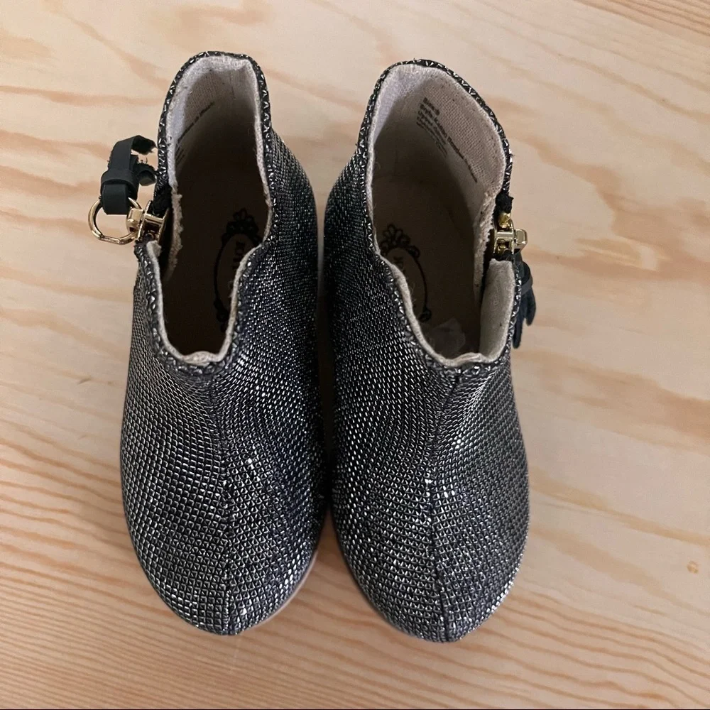 Nwot Joyfolie Kaitlin booties black gray sparkly glitter tassel Sz 5 baby